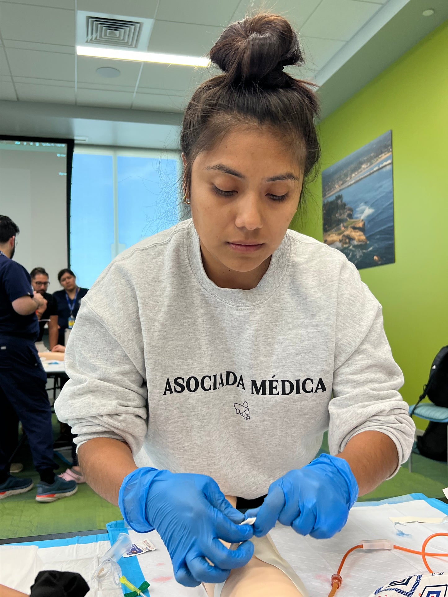 Asociada Medica Crewneck